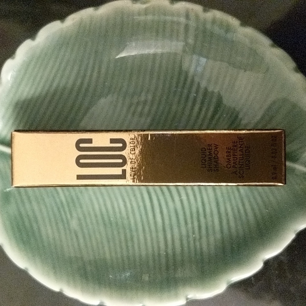 Liquid shimmer shadow